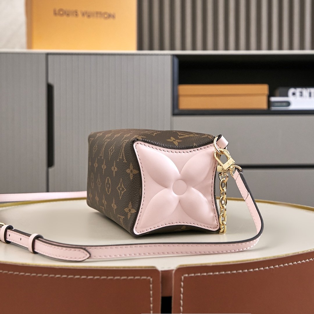 Louis Vuitton Bloom Pouch Réplica de Alta Gama en Cuero Legítimo y Lona 1122248276 - front view | Louis Vuitton