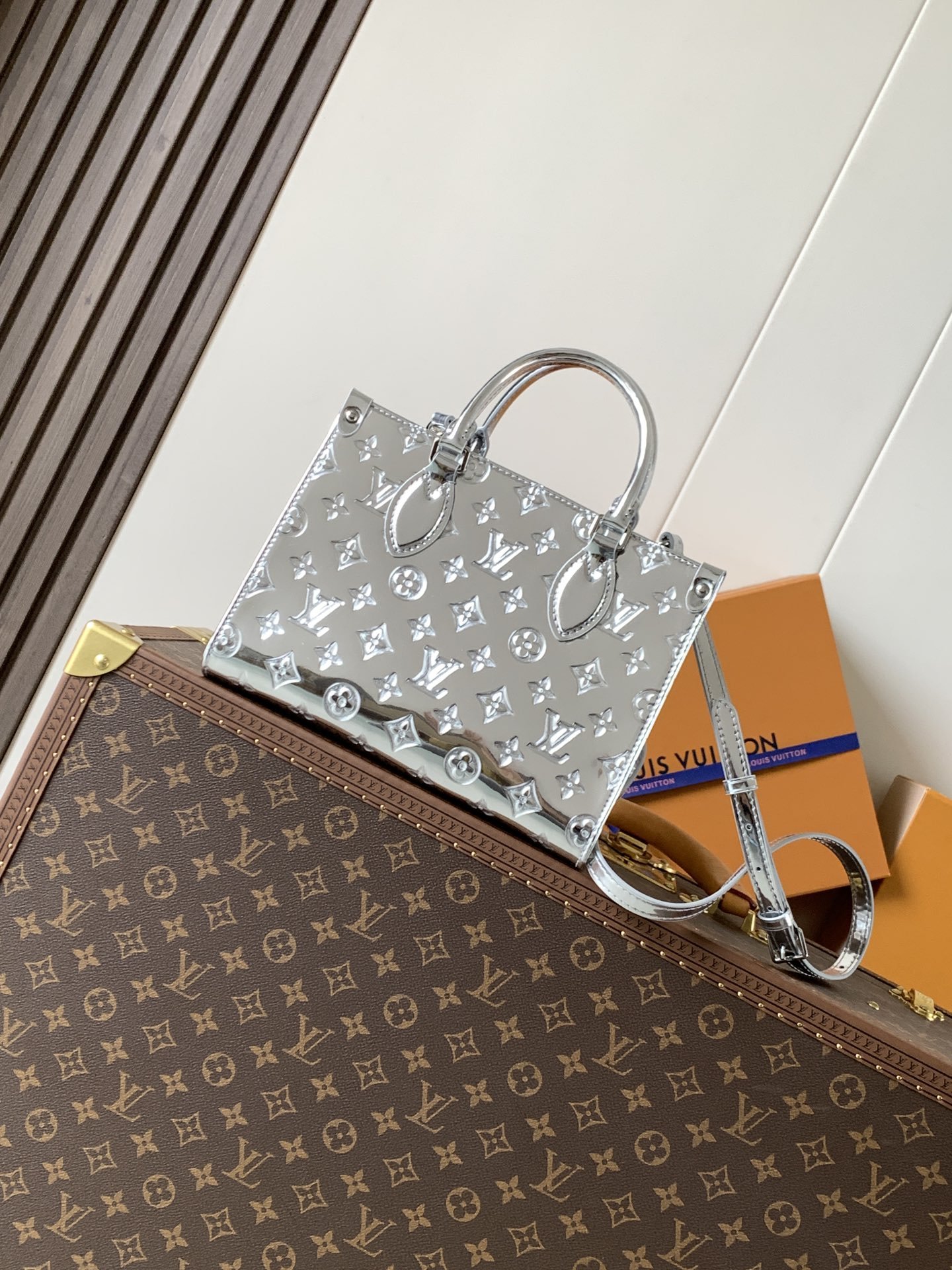 Louis Vuitton OnTheGo Miroir: Réplica 1:1 de Lujo con Calidad Espejo 1122848550 - front view | Louis Vuitton