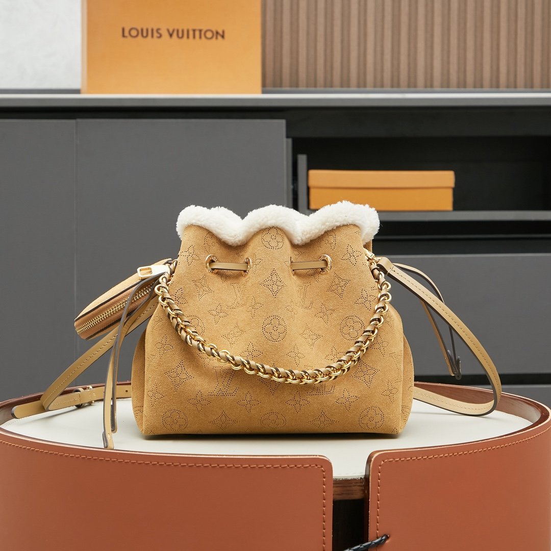 Louis Vuitton Bella Ski: Bolso Réplica 1:1 de Alta Gama con Cuero Auténtico 1121822536 - front view | Louis Vuitton