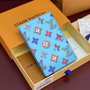 Réplica Louis Vuitton Monogram Donuts de Calidad 1:1, Pasaporte Azul Claro 1149973923 - side view