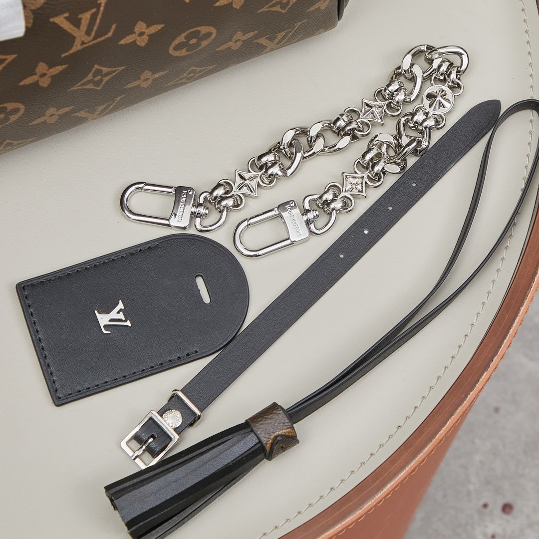 Réplica Louis Vuitton Speedy Soft 30 Dark de Calidad 1:1 - Envío Rápido 1121625120 - side view | Louis Vuitton