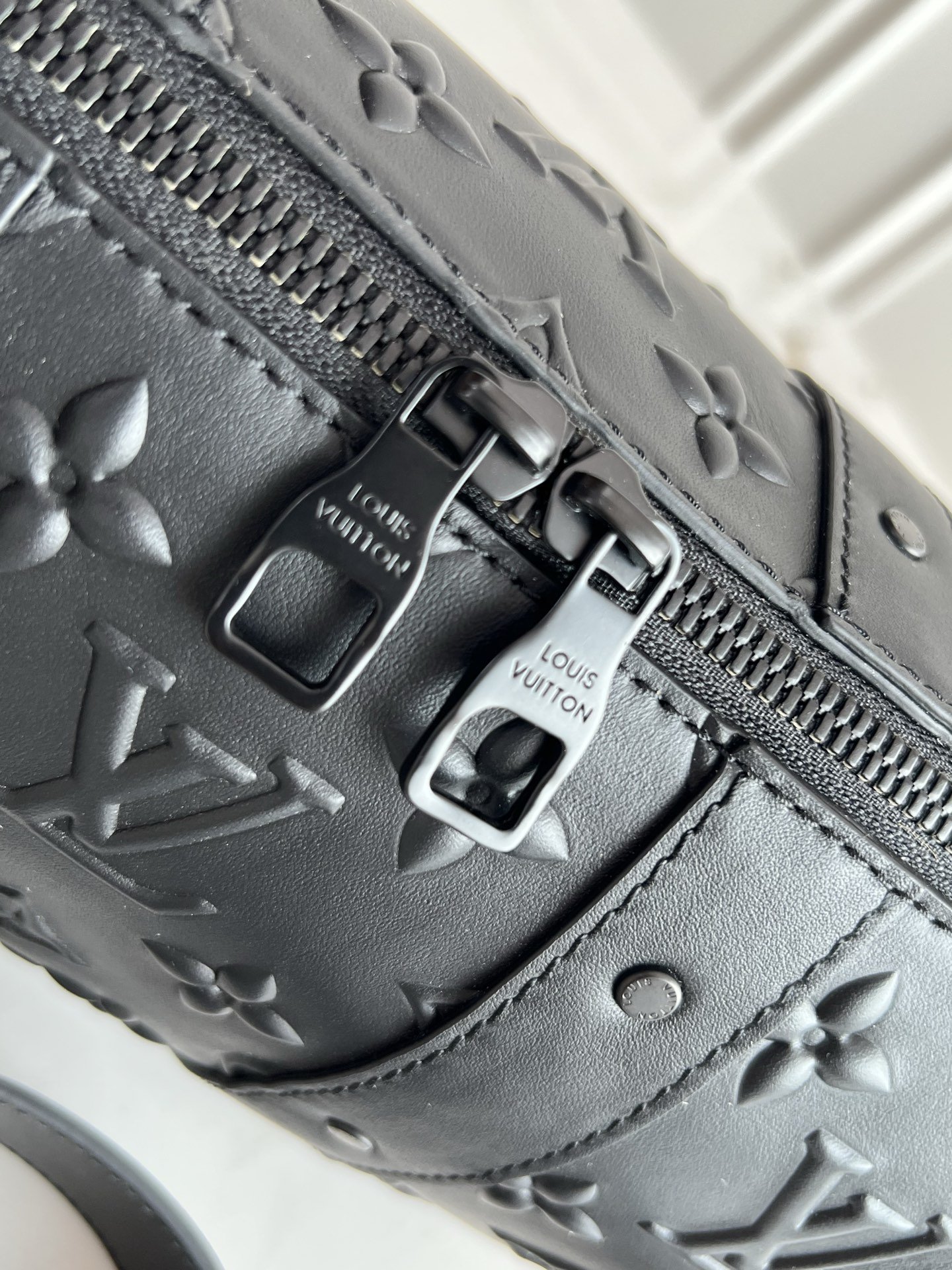 4-468.jpg Louis Vuitton Keepall City Réplica 1:1 de Lujo con Envío Rápido desde España 1093962637 - close-up | Keepall